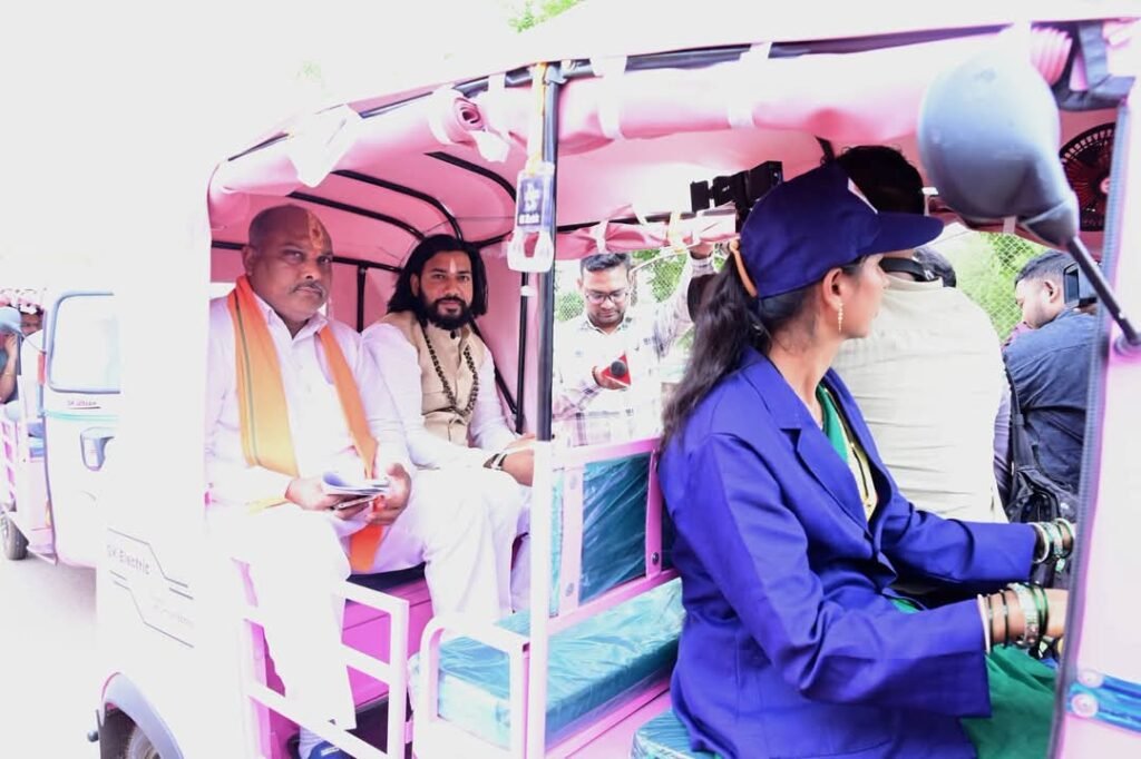 पिंक ई-रिक्शा में विधानसभा पहुंचे केबिनेट मंत्री गुरु खुशवंत साहेब-दिया ये सन्देश…