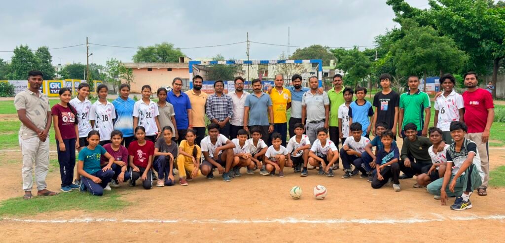 शालेय विकासखंड स्तरीय हैंडबॉल खेल प्रतियोगिता का हुआ आयोजन