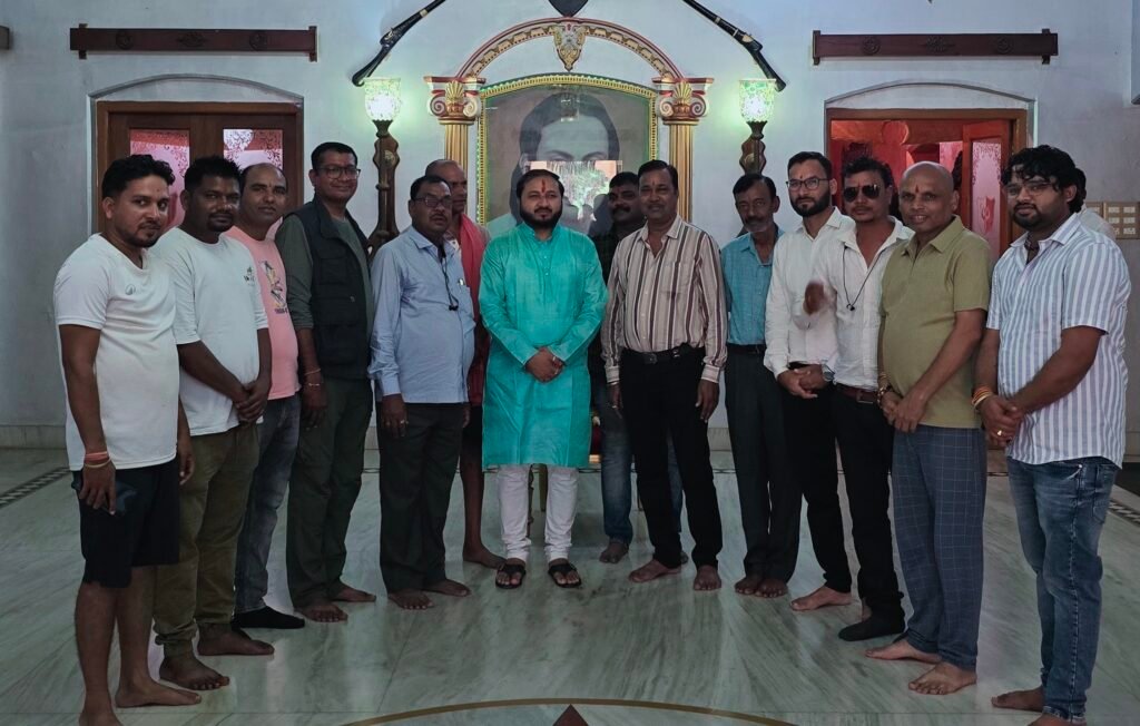 आरंग के पत्रकारों ने बस्तर राजा कमलचंद भंजदेव से की मुलाकात, पुराने रिश्ते और आने वाले कार्यक्रमों पर चर्चा
