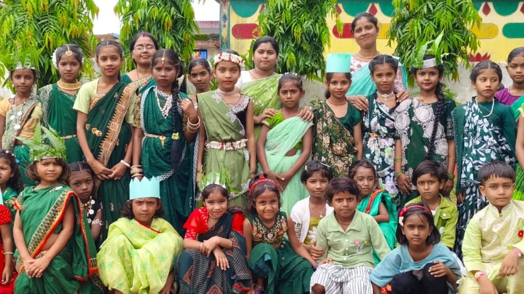 विद्यालय में मनाया गया हरियाली दिवस-कृषि औजारों की पूजा-अर्चना के साथ हुए कई कार्यक्रम…