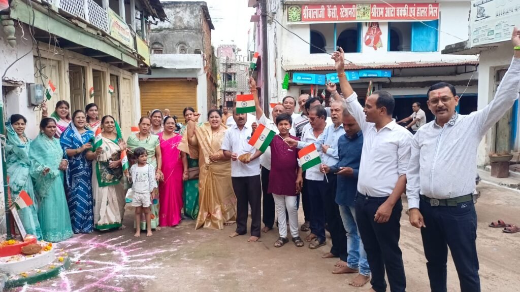 आरंग के गुप्ता पारा चौक पर धूमधाम से मना स्वतंत्रता दिवस-समाज के उत्थान का लिया संकल्प