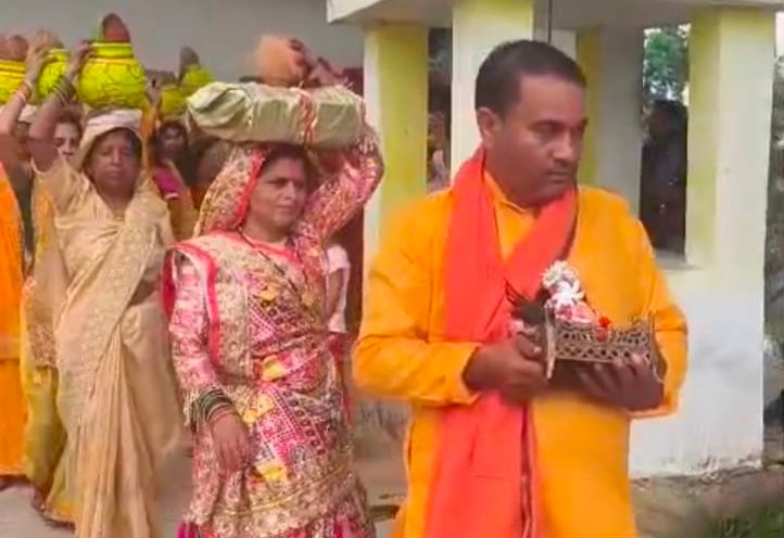 श्रीमद्भागवत कथा का हुआ शुभारंभ-निकली भव्य कलश यात्रा