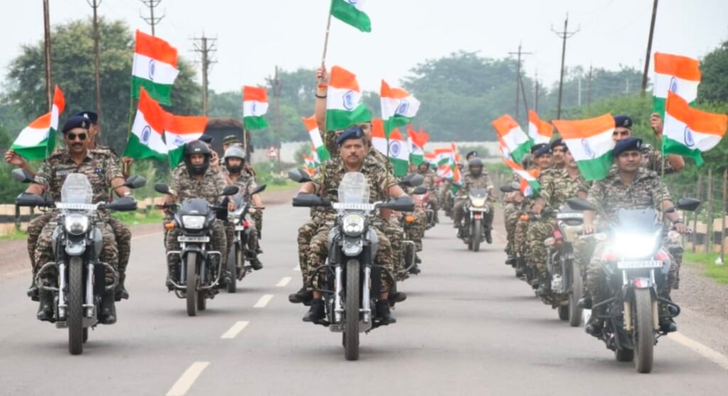 राष्ट्रप्रेम और एकता का संदेश लेकर निकली 65वीं वाहिनी CRPF की तिरंगा यात्रा