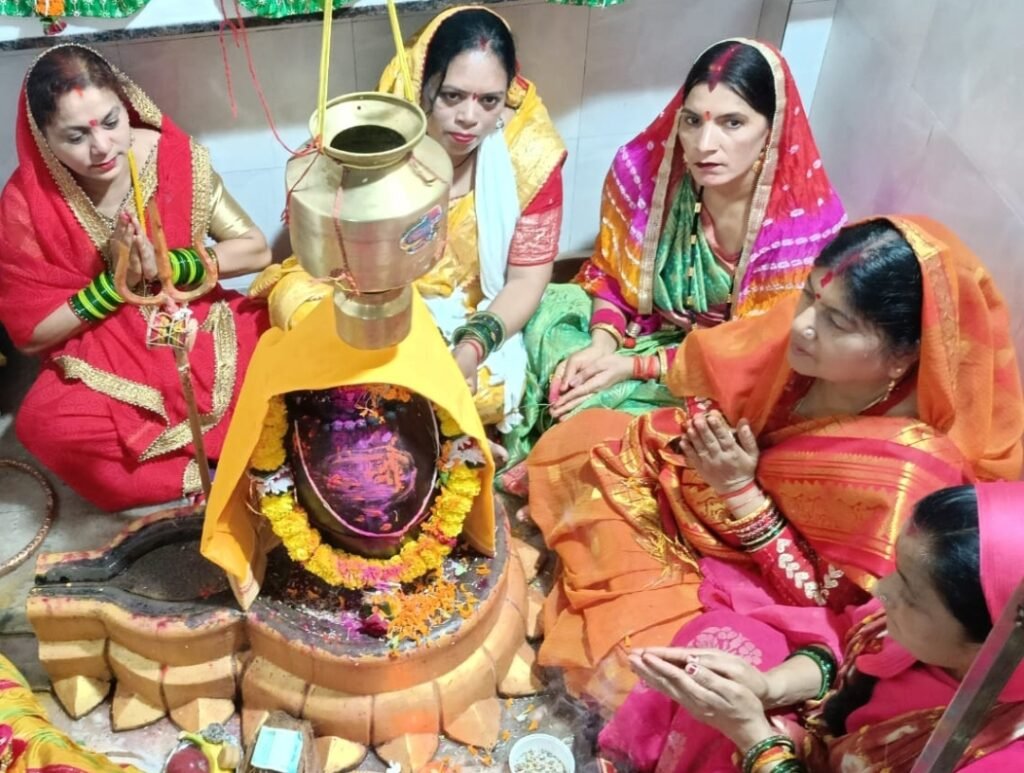 सावन के अंतिम सोमवार पर नर्मदेश्वर महादेव मंदिर में गूंजे ‘हर-हर महादेव’ के जयकारे-हुआ भव्य दुग्धाभिषेक एवं जलाभिषेक