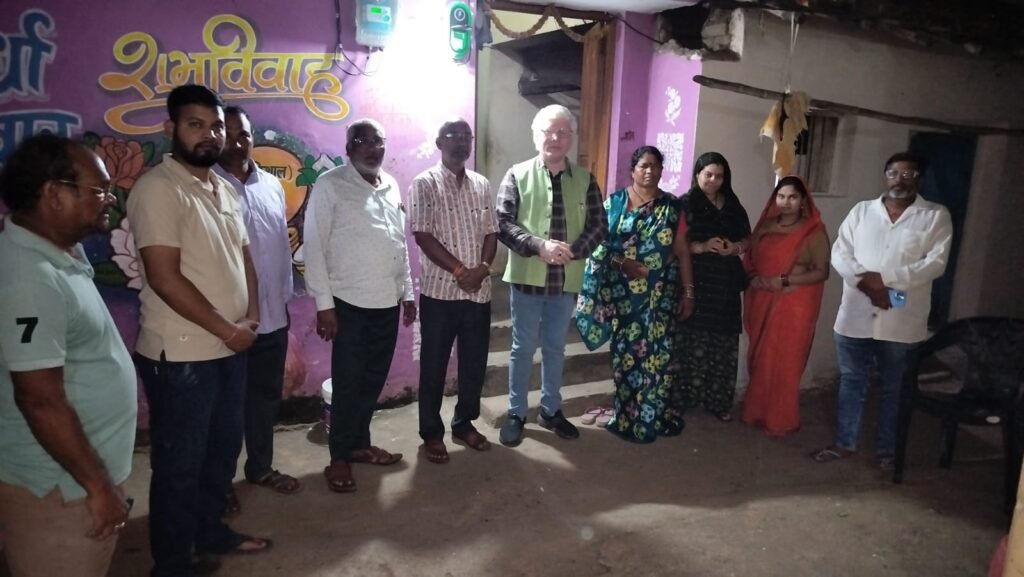 सेवा संकल्प अभियान-आरंग में बांटे गए दीप-17 सितंबर की शाम 07 बजे आशीर्वाद का दिया जलाने की अपील