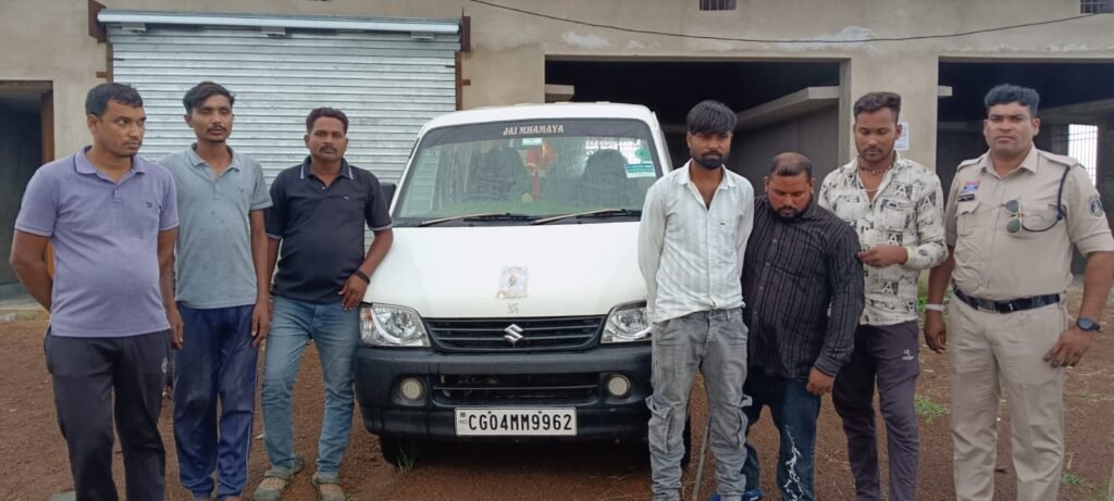 आरंग पुलिस की बड़ी कार्रवाई-कॉम्प्लेक्स में सजे जुए के फड़ पर पुलिस का छापा-06 जुआरी गिरफ्तार