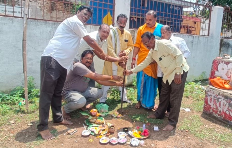 आज गणेश चतुर्थी पर हुआ श्री सार्वजनिक नवदुर्गोत्सव समिति के पंडाल का भूमि पूजन
