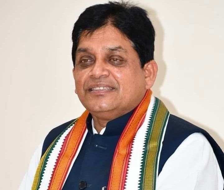 यूपीआई शुल्क पर डॉ डहरिया का सवाल-डिजिटल भुगतान की लागत का बोझ आखिर किस पर पड़ेगा..?