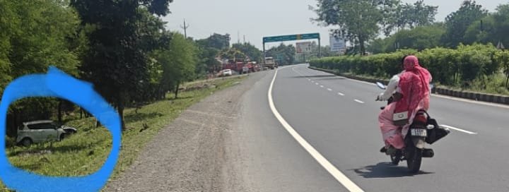 बैहार–आरंग मार्ग पर मौत का खतरा! एक महीने में दो कारें खाई में गिरीं, आखिर सुरक्षा बैरियर क्यों नहीं….?
