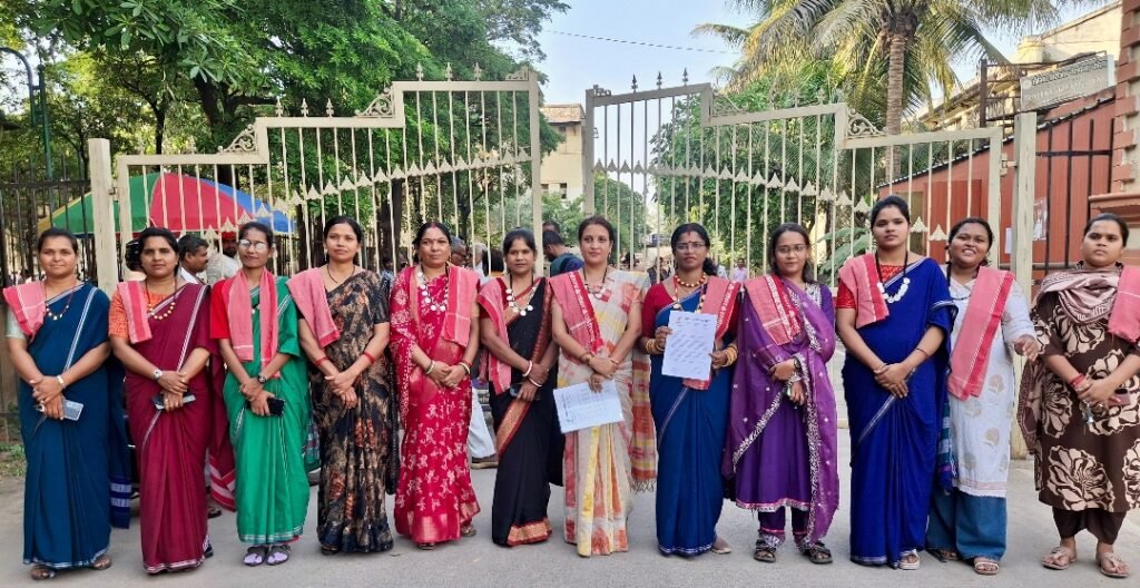 नवरात्रि में छत्तीसगढ़ी लोक संस्कृति और जसगीत को बढ़ावा देने की मांग-डीजे और फूहड़ आयोजनों पर रोक लगाने इन्होंने कलेक्टर को सौंपा ज्ञापन