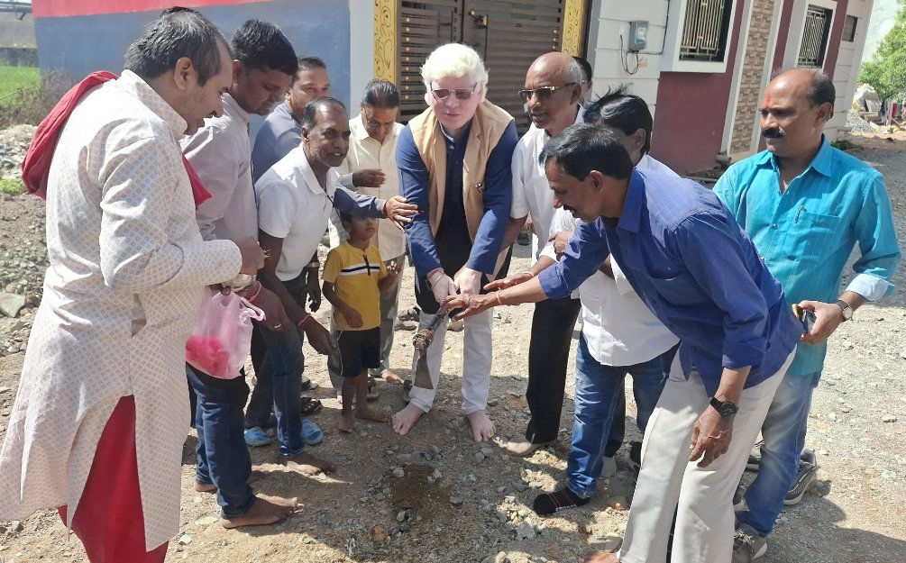 आरंग में विकास कार्यों को गति-इस कॉलोनी में 5.84 लाख की लागत से बनने वाली दो सी.सी. सड़कों का हुआ भूमिपूजन